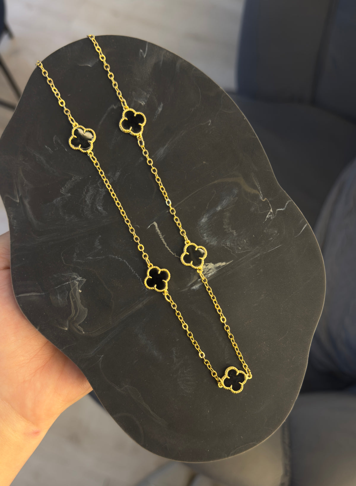Colar trevo preto