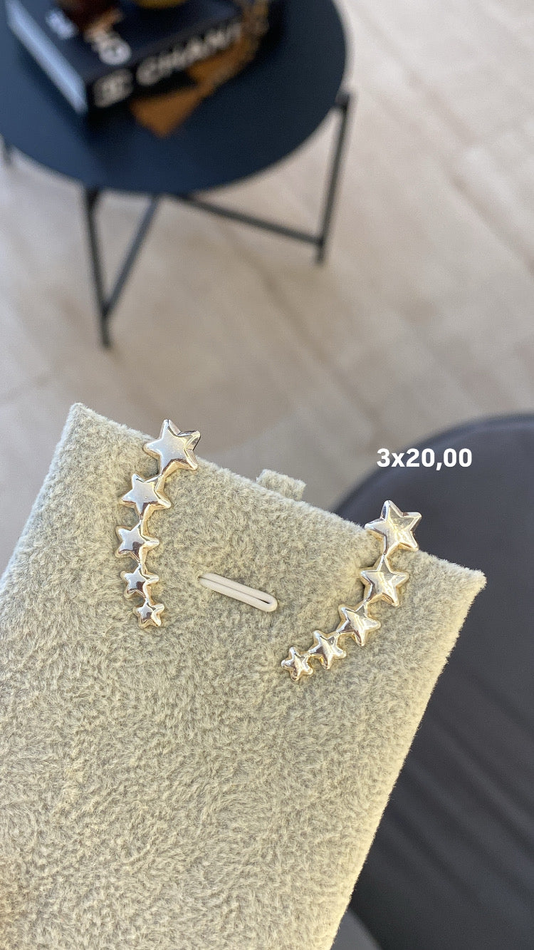 Brinco ear cuff em formato de estrelas