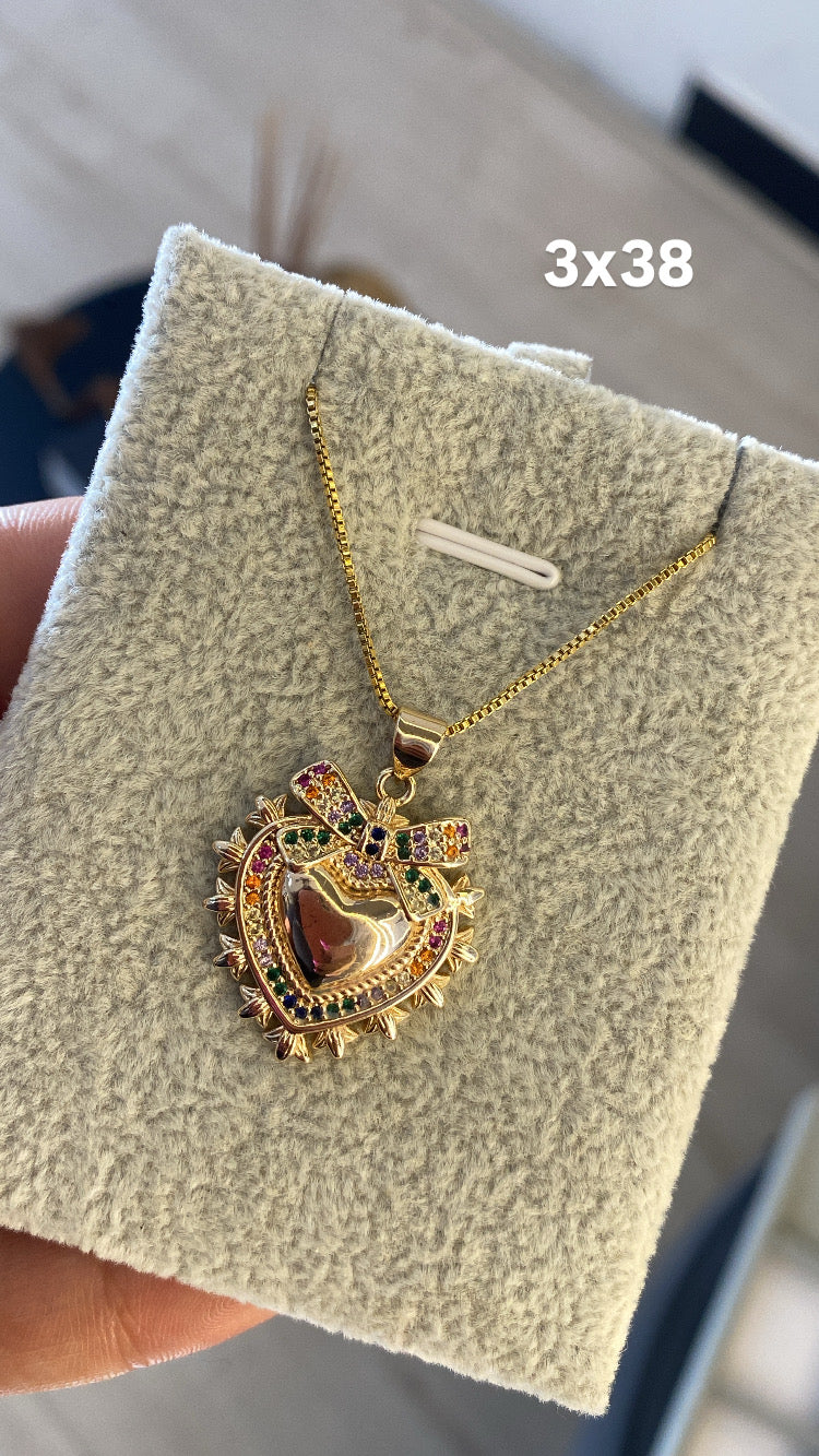 Colar Coração Cravejado Colorido com Laço – Banhado a Ouro 18k