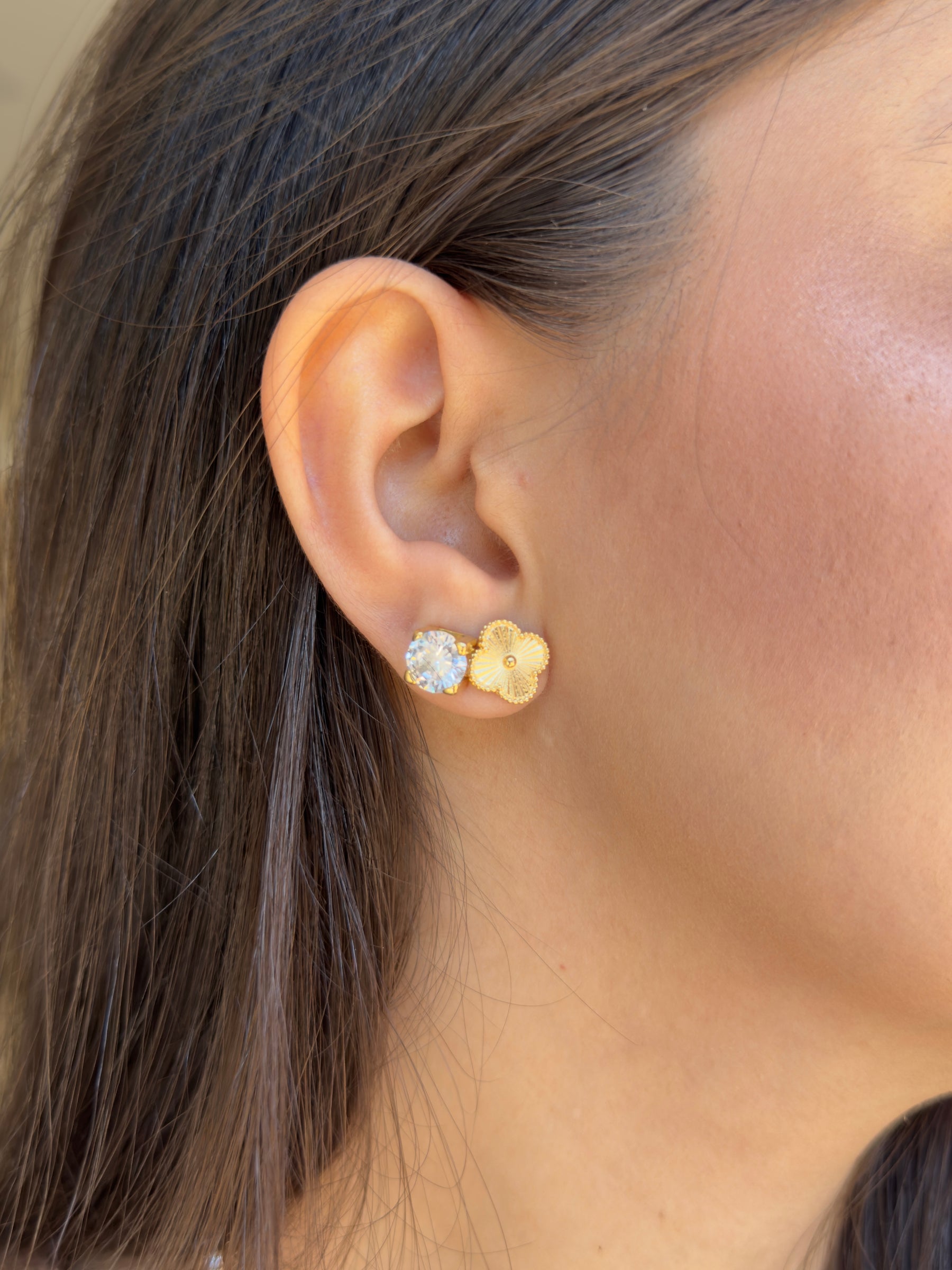 Brinco Trevo  Dourado