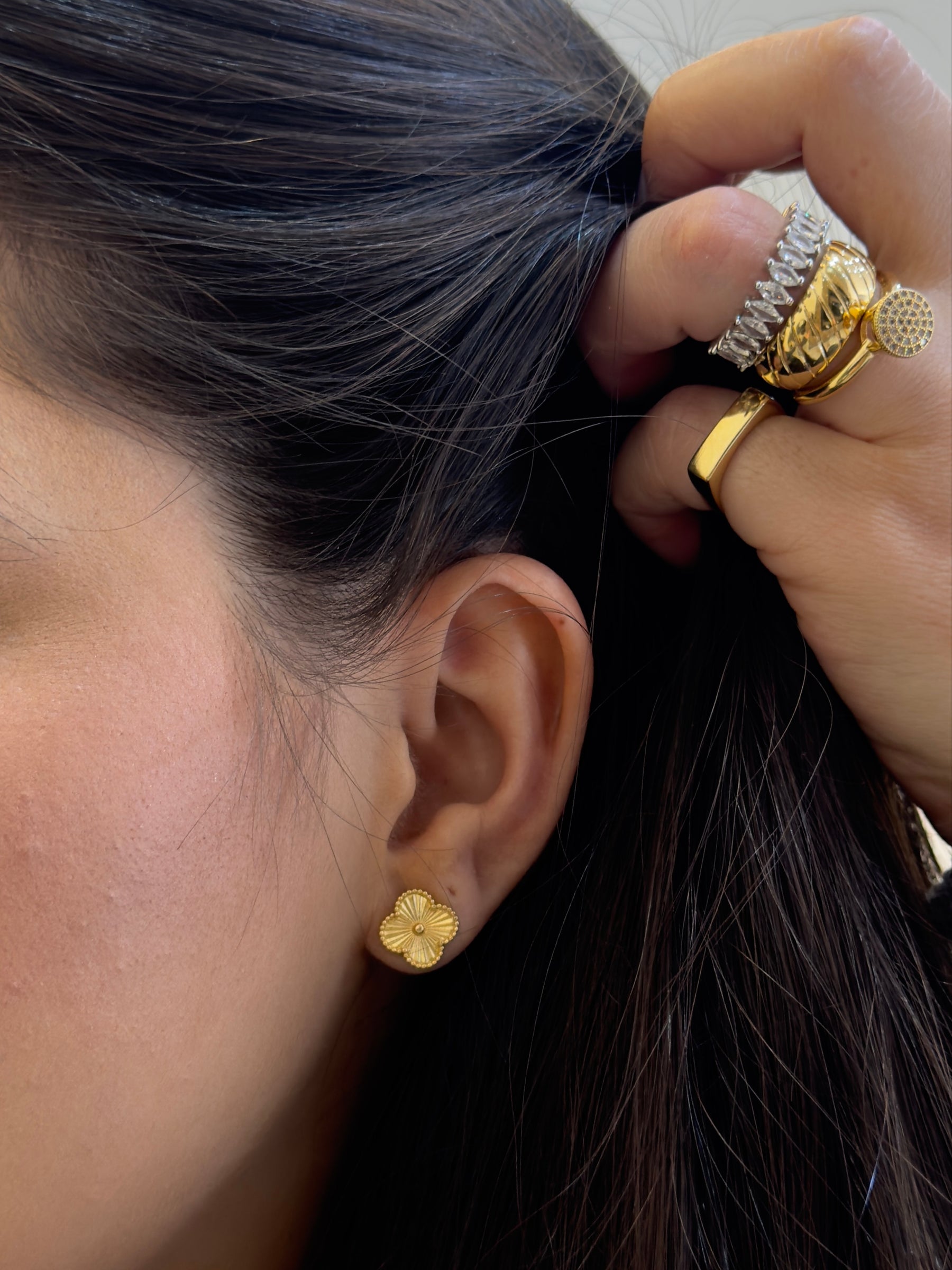 Brinco Trevo  Dourado