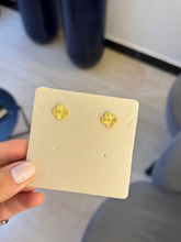 Brinco Trevo  Dourado