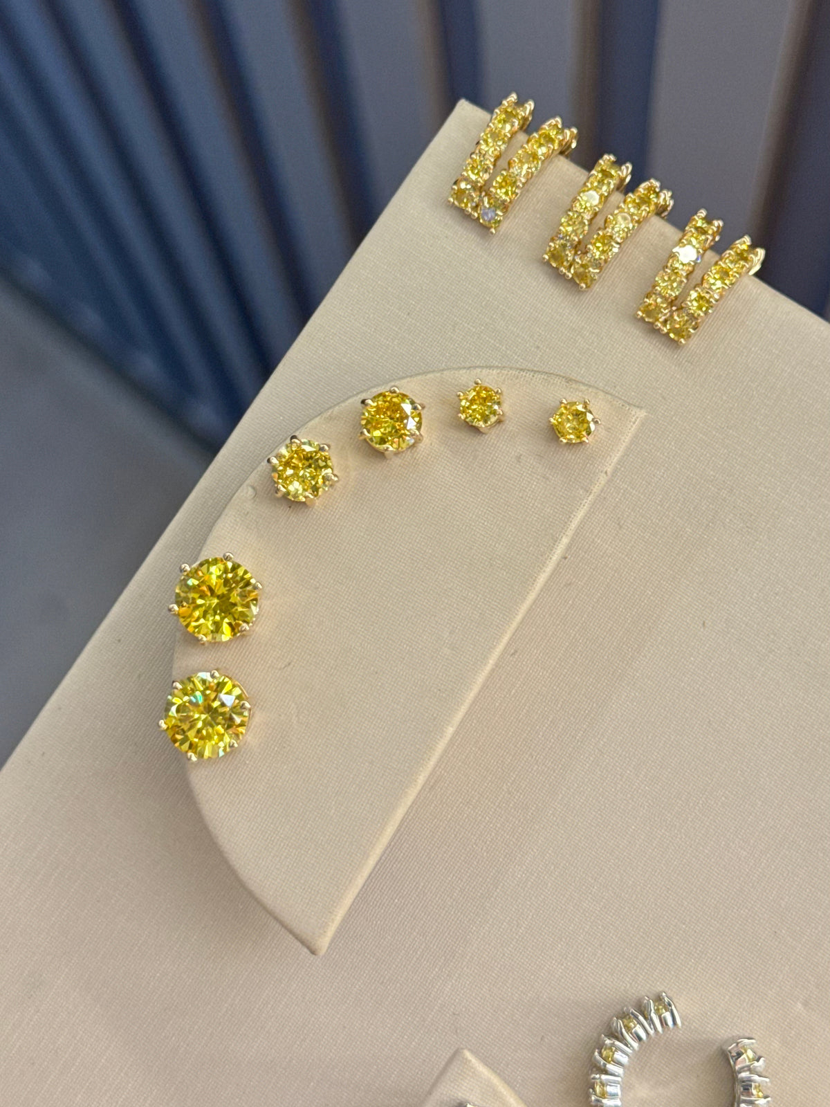 Trio Dourado ponto de luz amarelo
