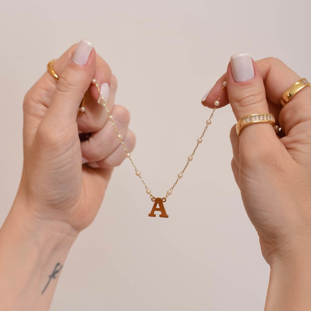 Colares Personalizados com Pérolas e Iniciais